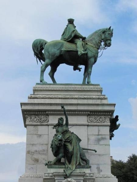 statua bronzo garibaldi milano